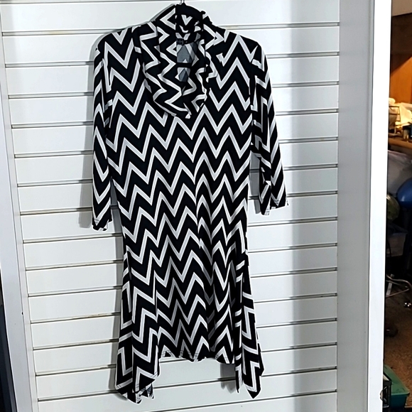 Ice Silk Turtleneck Tunic Blk/ White Chevron Large (Price Firm) - Picture 1 of 6